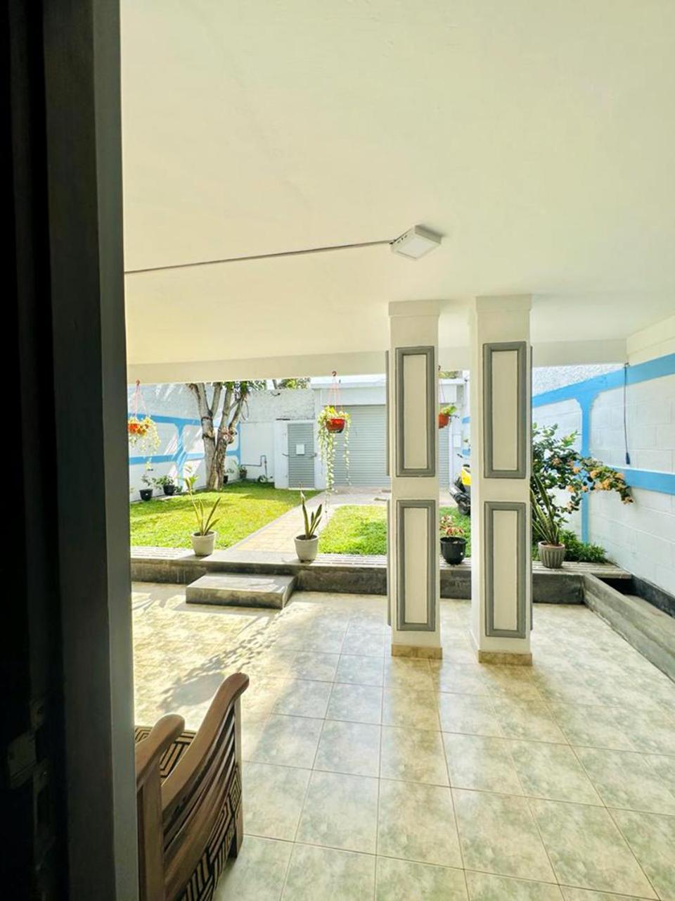 Sea Breeze Guest House Negombo Buitenkant foto