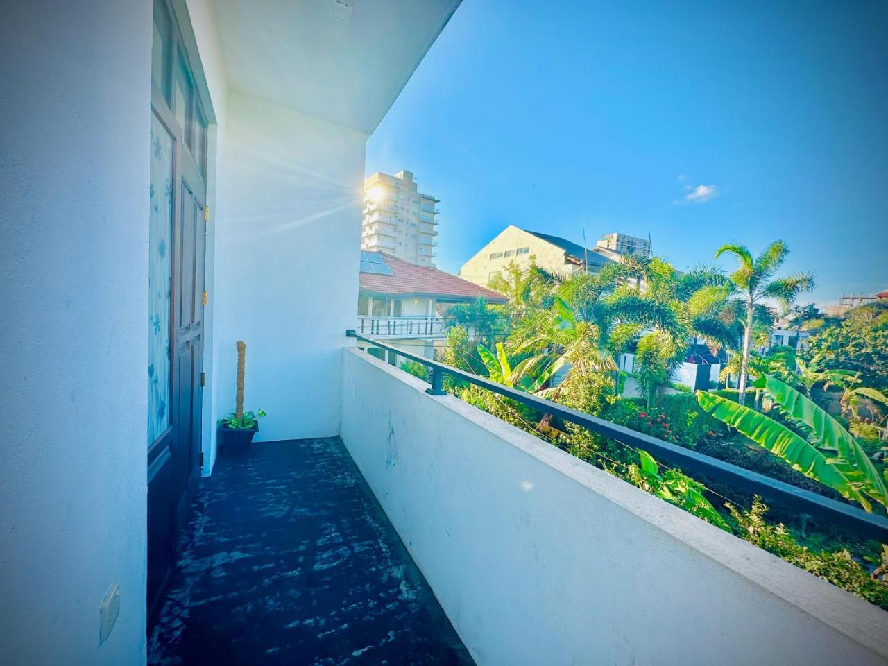 Sea Breeze Guest House Negombo Buitenkant foto