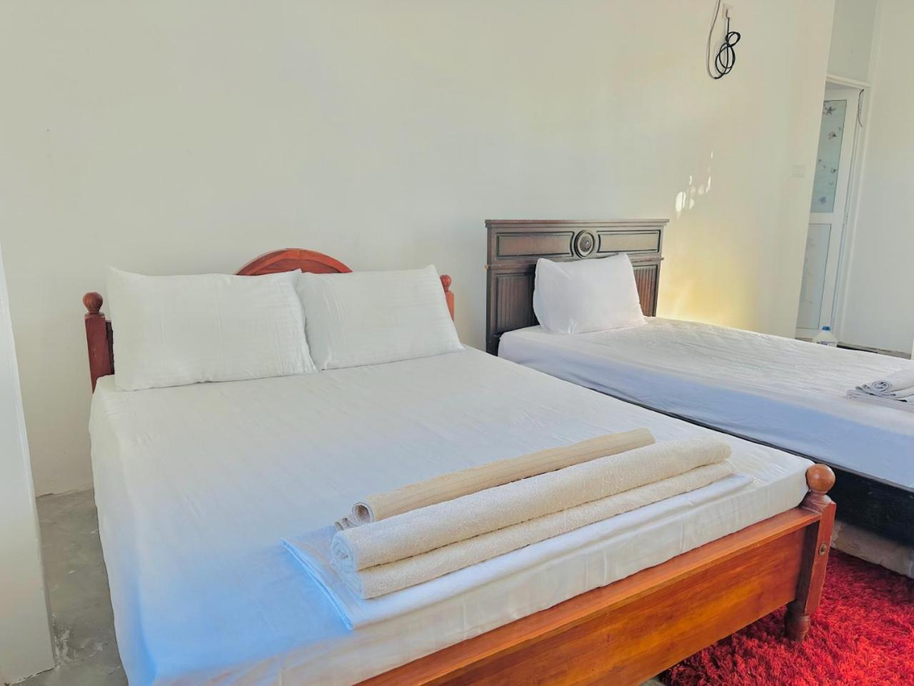 Sea Breeze Guest House Negombo Buitenkant foto