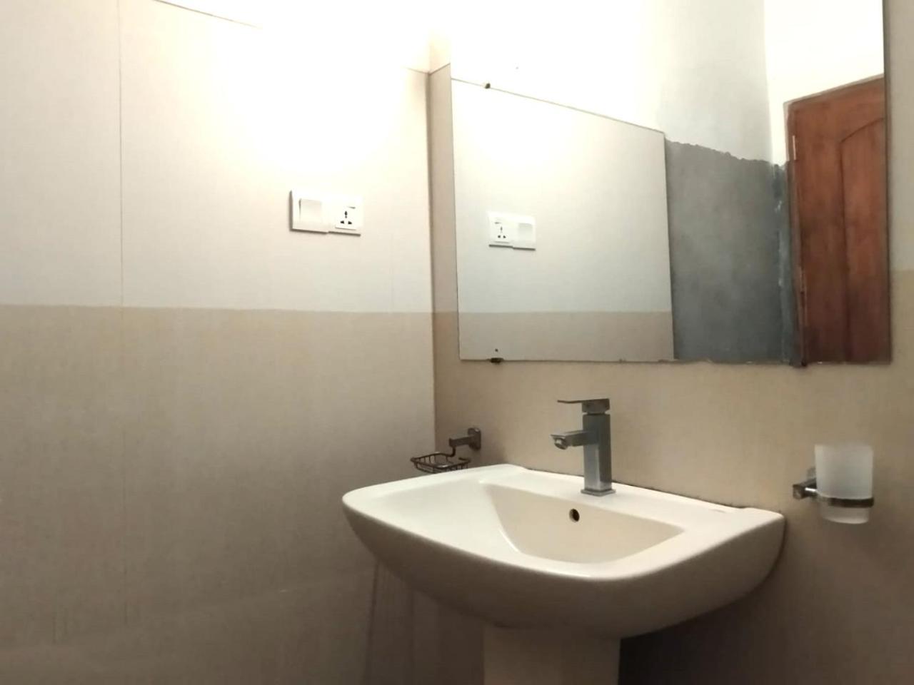 Sea Breeze Guest House Negombo Buitenkant foto